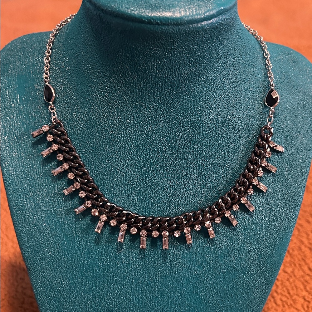 Elegant Silver and Black Chain Choker - Picture 9 of 12